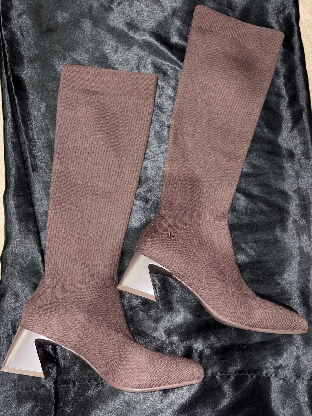Vivaia Knee-High Stretch Boots